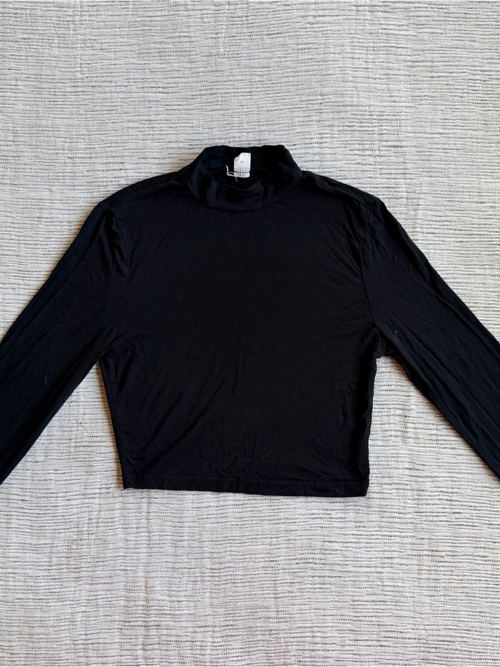Women's Black Long-Sleeve Cropped Mock Neck Top
